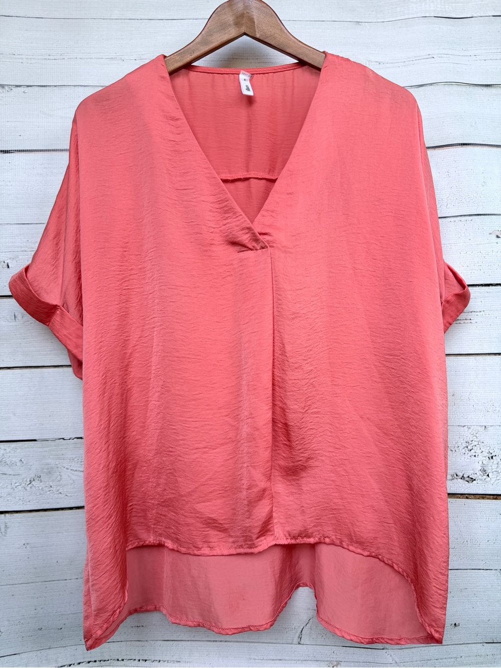 Glam Short Sleeve V Neck High Low Satin Blouse Size Small